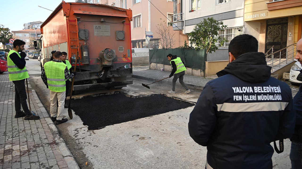 Yalova Belediye Fen Isleri Asfalt Yama Calisma (1)