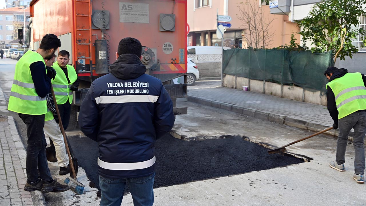 Yalova Belediye Fen Isleri Asfalt Yama Calisma (3)