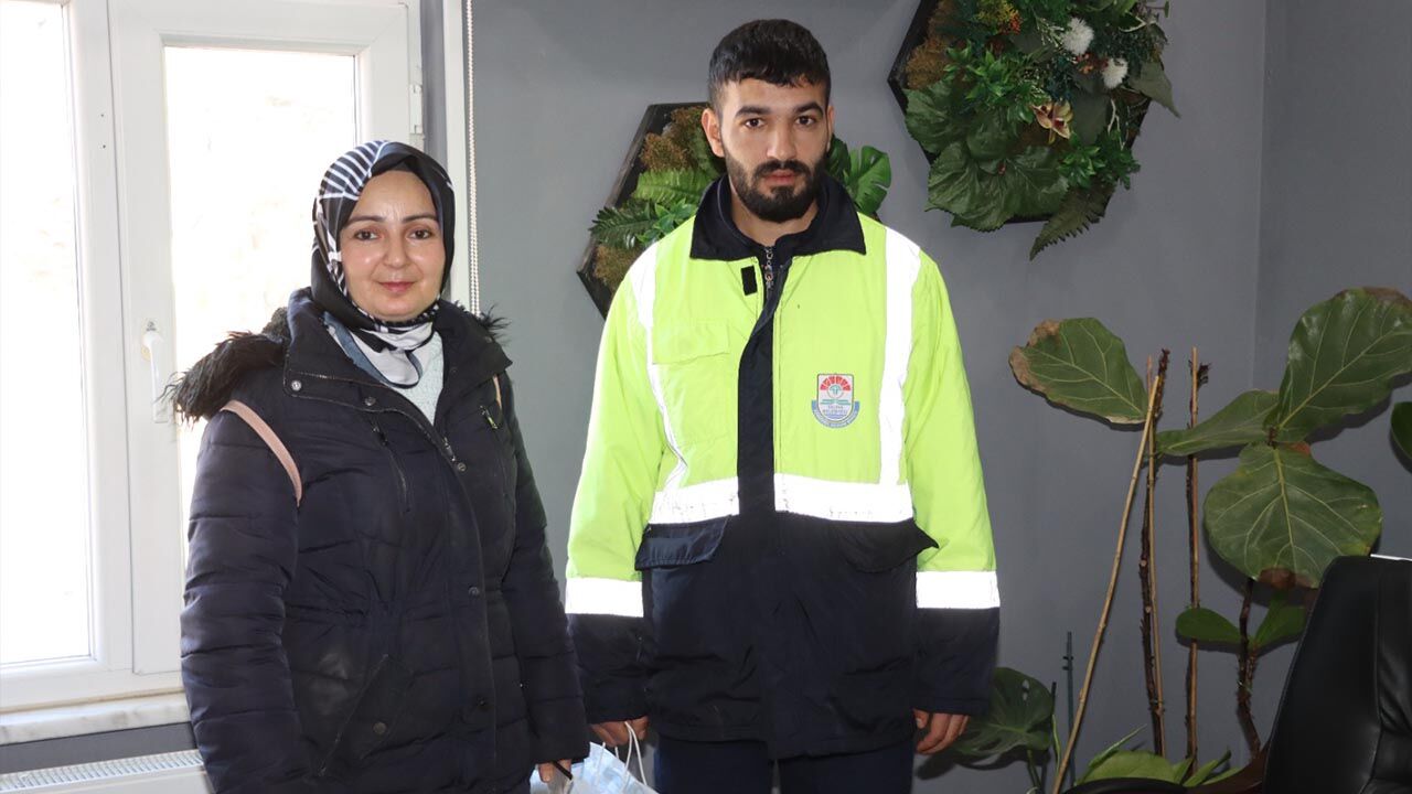 Yalova Belediye Temizlik Isleri Calisan Para Cuzdan Bulma Teslim Ornek Davranis Hareket (2)