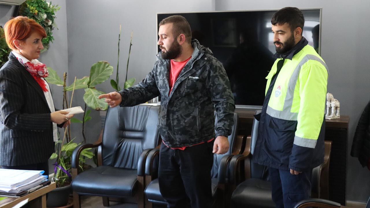 Yalova Belediye Temizlik Isleri Calisan Para Cuzdan Bulma Teslim Ornek Davranis Hareket (3)