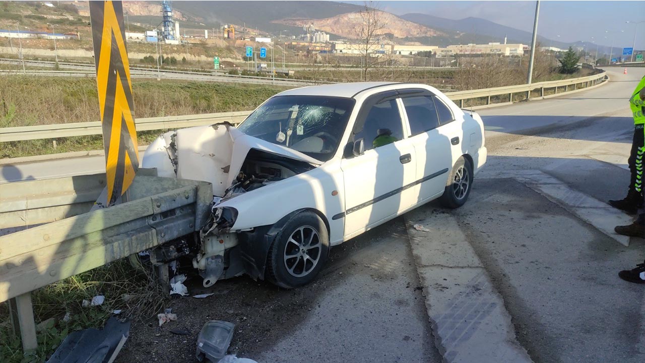 Yalova Bursa Orhangazi Karsak Kavsak Otomobil Bariyer Trafik Kaza (4)