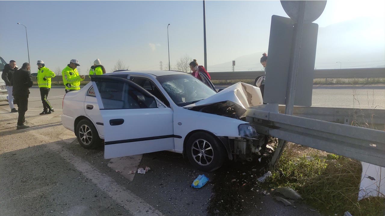 Yalova Bursa Orhangazi Karsak Kavsak Otomobil Bariyer Trafik Kaza (5)