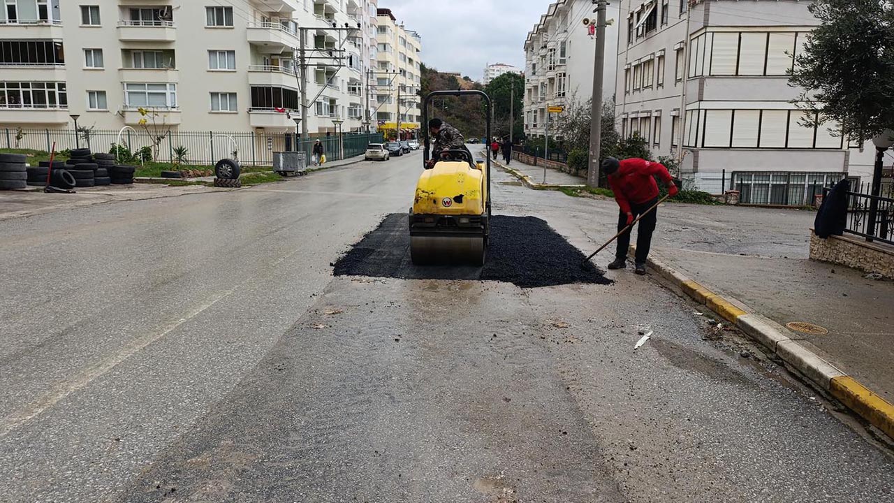 Yalova Cinarcik Belediye Harmanlar Mahalle Poyraz Cadde Sicak Asfaltlama Calisma (2)