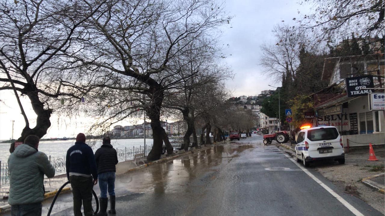 Yalova Esenkoy Belediye Personel Yagmur Yagis Yol Yikama Calisma (4)