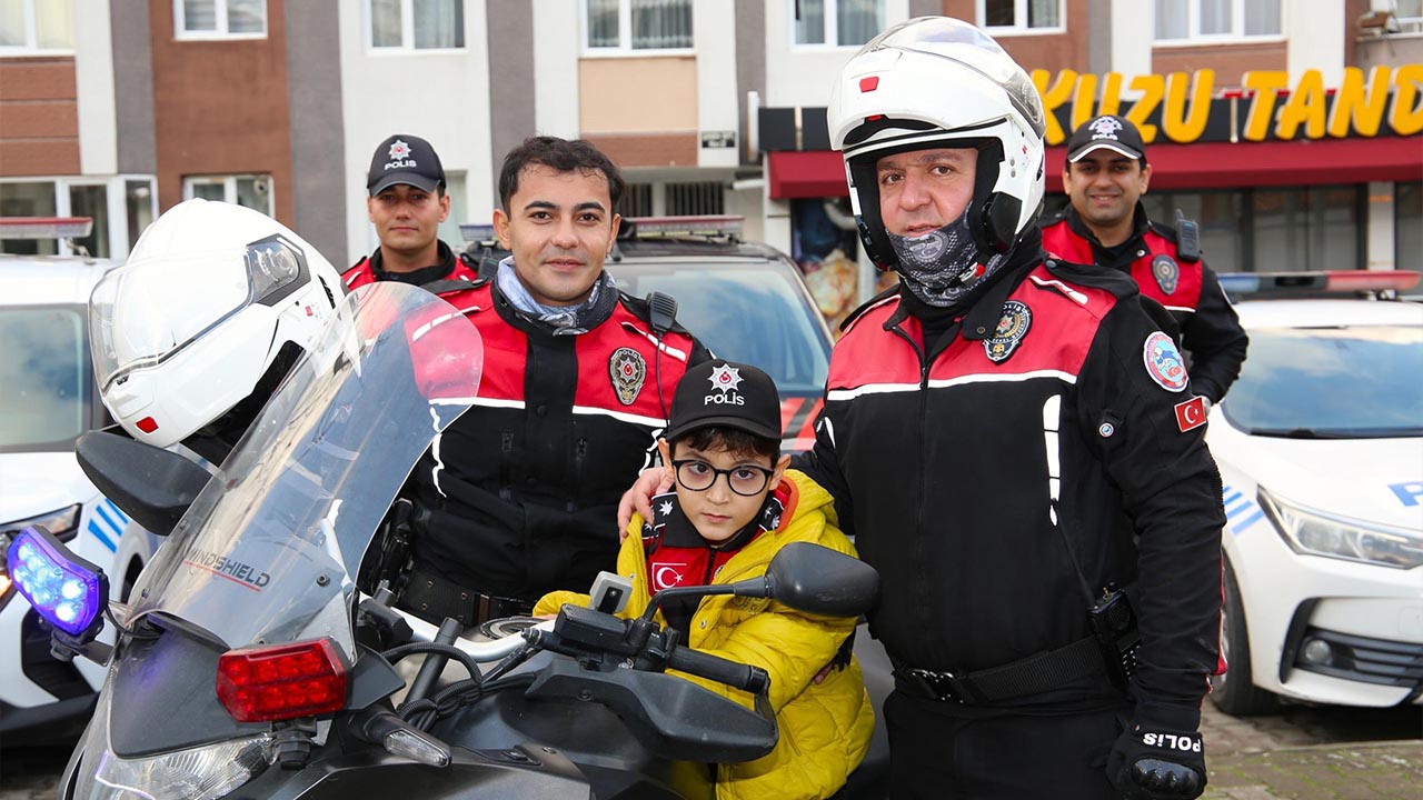 Yalova Il Emniyet Mudurluk Personel Cocuk Dogum Gunu Kutlama (4)