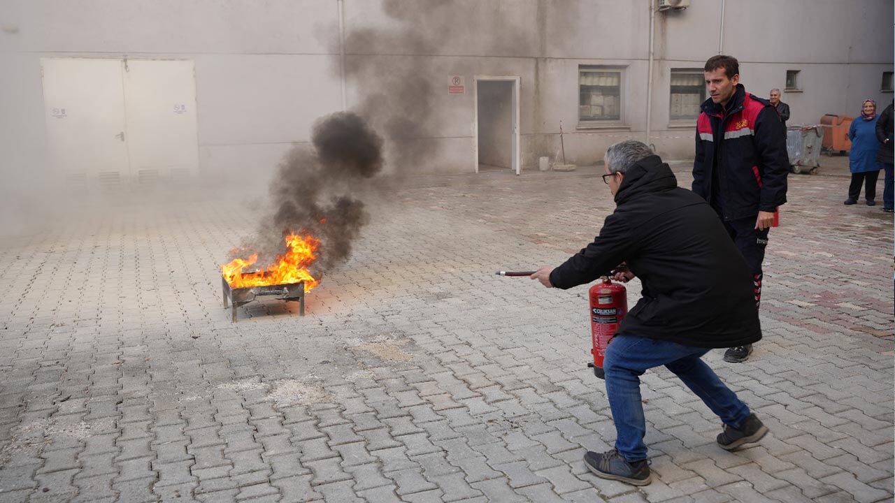 Yalova Il Saglik Mudurluk Belediye Itfaiye Egitmen Yangin Sondurme Egitim Tatbikat (3)