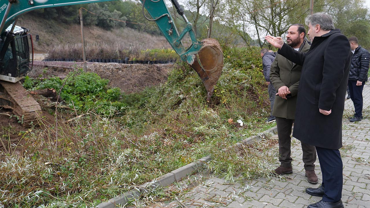 Yalova Universite Rektor Dsi Ekipler Merkez Kampus Ormanlik Alan Dere Yatagi Islah Temizlik Calisma (3)