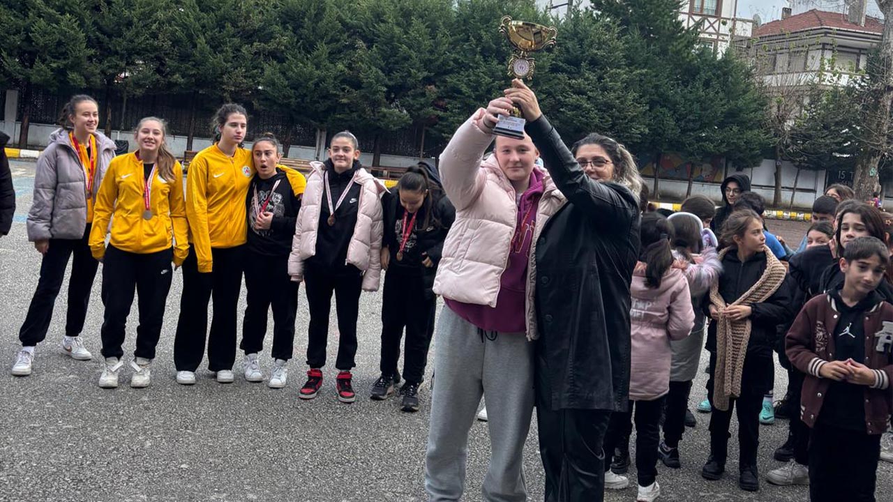 Yalova Abdulhamidhan Yildiz Kizlar Voleybol (4)