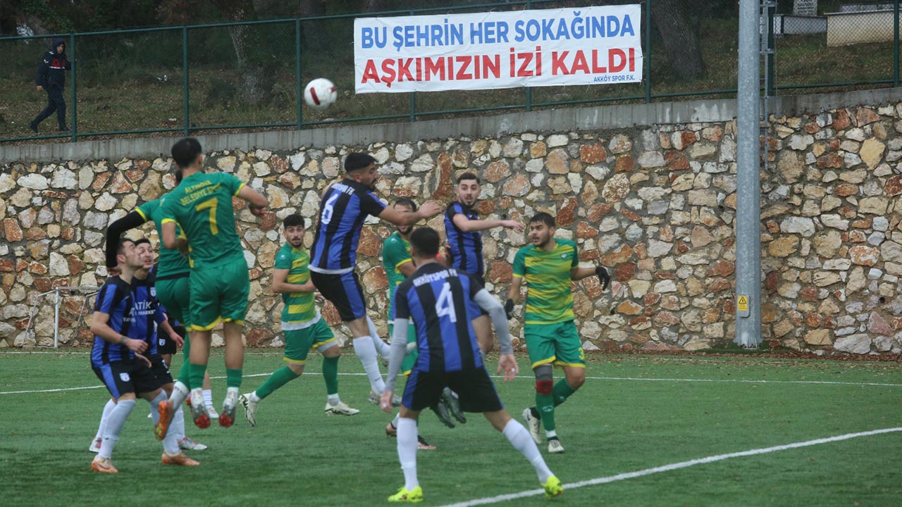 Yalova Akkoyspor Altinova Belediyespor Futbol Mac (2)