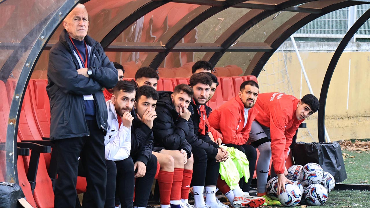 Yalova Ciftlikkoy Belediyespor Futbol Baskan (1)