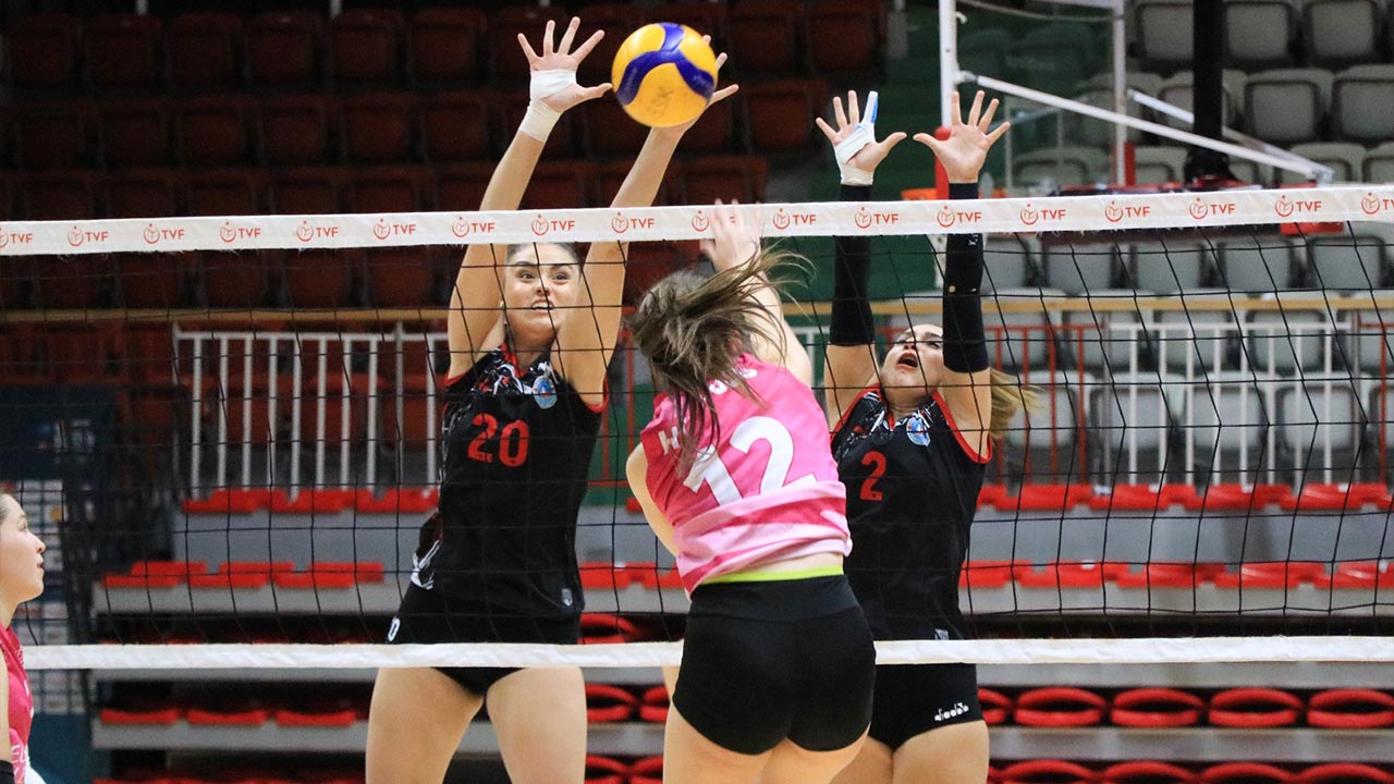 Yalova Ciftlikkoy Belediyespor Voleybol Uludag Set (6)