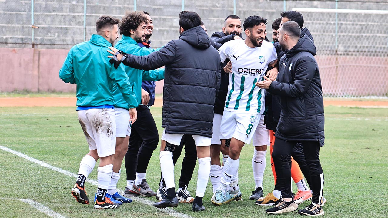 Yesil Yalova Fk Darica Genclerbirligi Mac Spor Galibiyet Lider Galibiyet Bolgesel Amator Lig Bal (4)