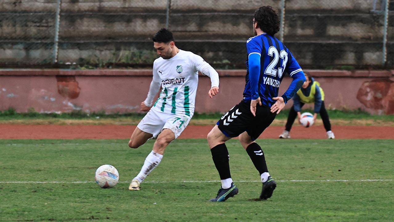 Yesil Yalova Fk Futbol Mac Kotu (2)