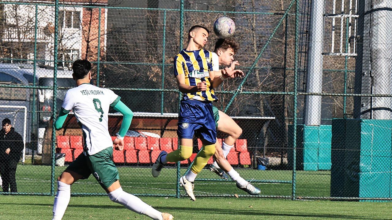 Yesil Yalova Fk Futbol Spor Mac (2)