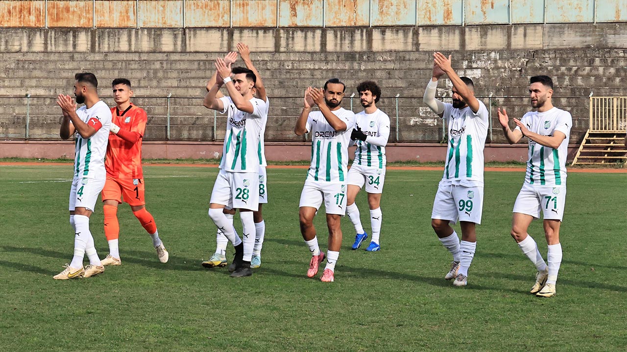 Yesil Yalova Fk Teknik Direktor Zafer Ulusal Sampiyon Bolgesel Amator Lig Bal (3)