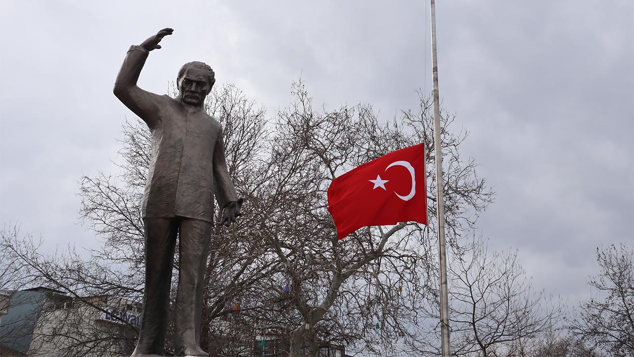 Yalova Bolu Kartalkaya Grand Kartal Otel Yangin Vefat Milli Yas (1)