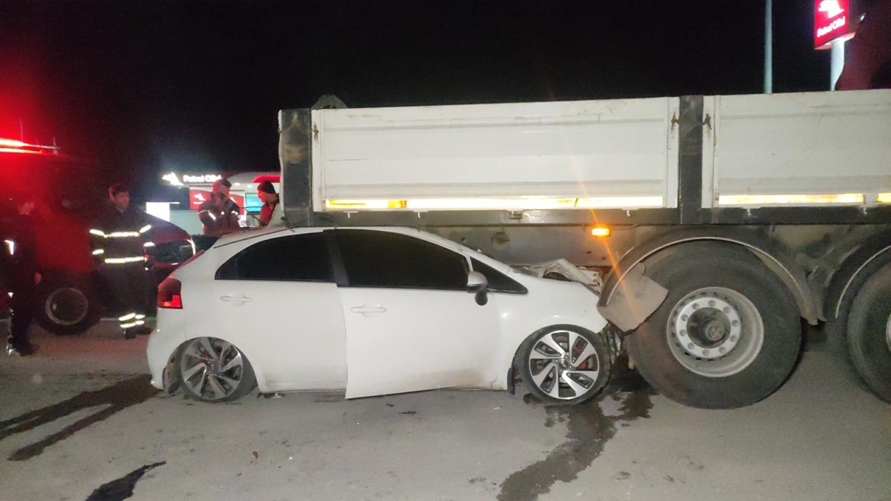 Yalova Bursa Orhangazi Otomobil Tir Trafik Kaza Yarali (3)