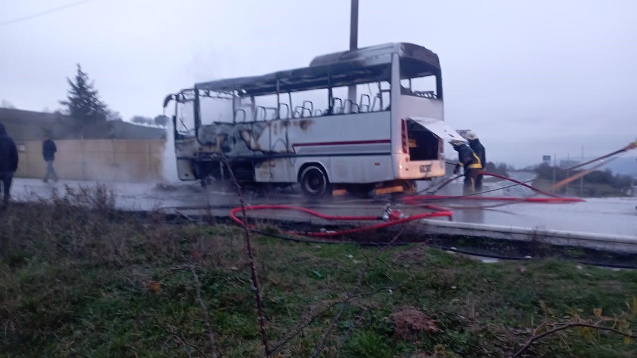 Yalova Sugoren Koy Okul Servis Yangin Alev Maddi Hasar (4)