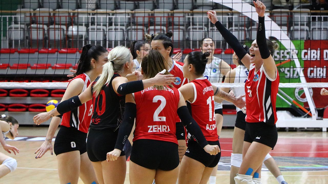 Yalova Ciftlikkoy Belediyespor Sultanlar Bursa Voleybol Kadin (4)