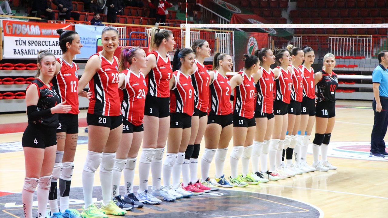 Yalova Ciftlikkoy Belediyespor Sultanlar Bursa Voleybol Kadin (5)