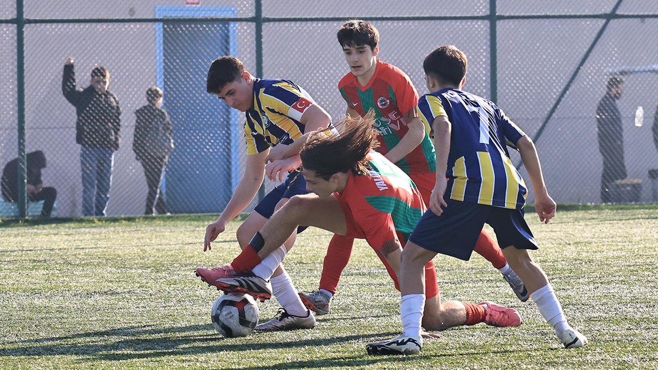 Yalova Yalovaspor Kirmizi Sari Kart Gol (2)