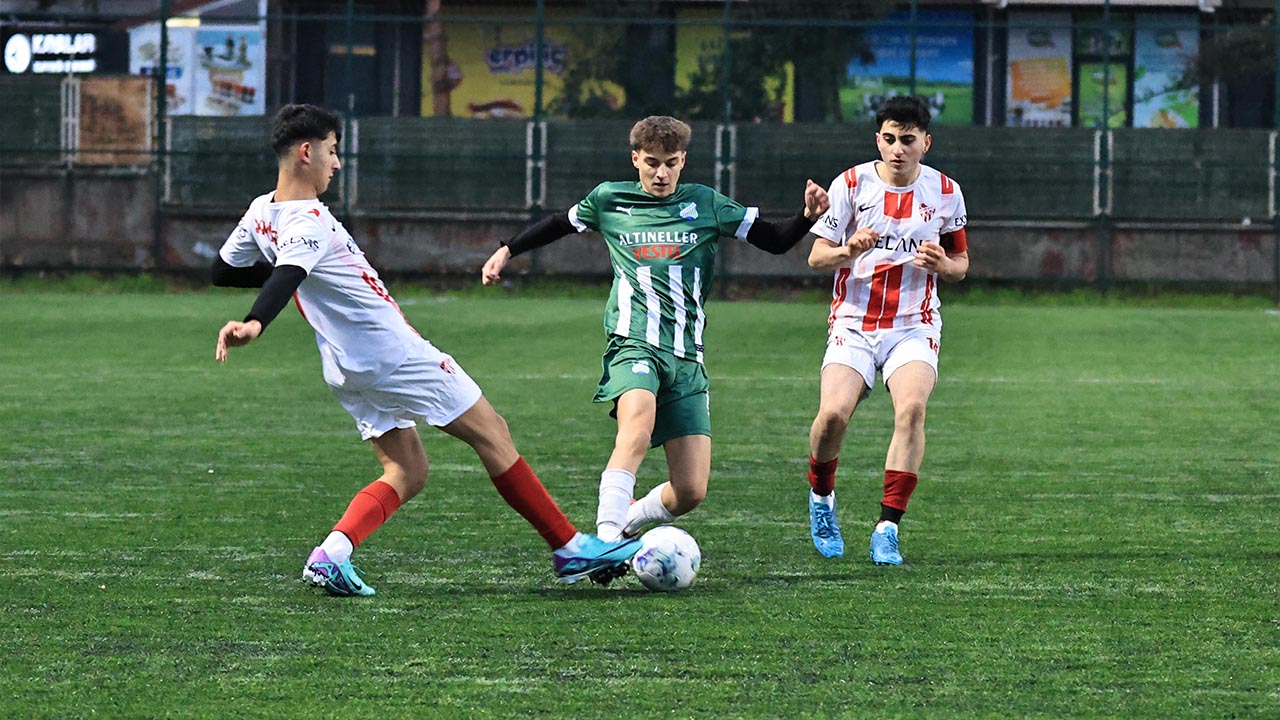 Yesil Yalova Fk Futbol Mac (5)