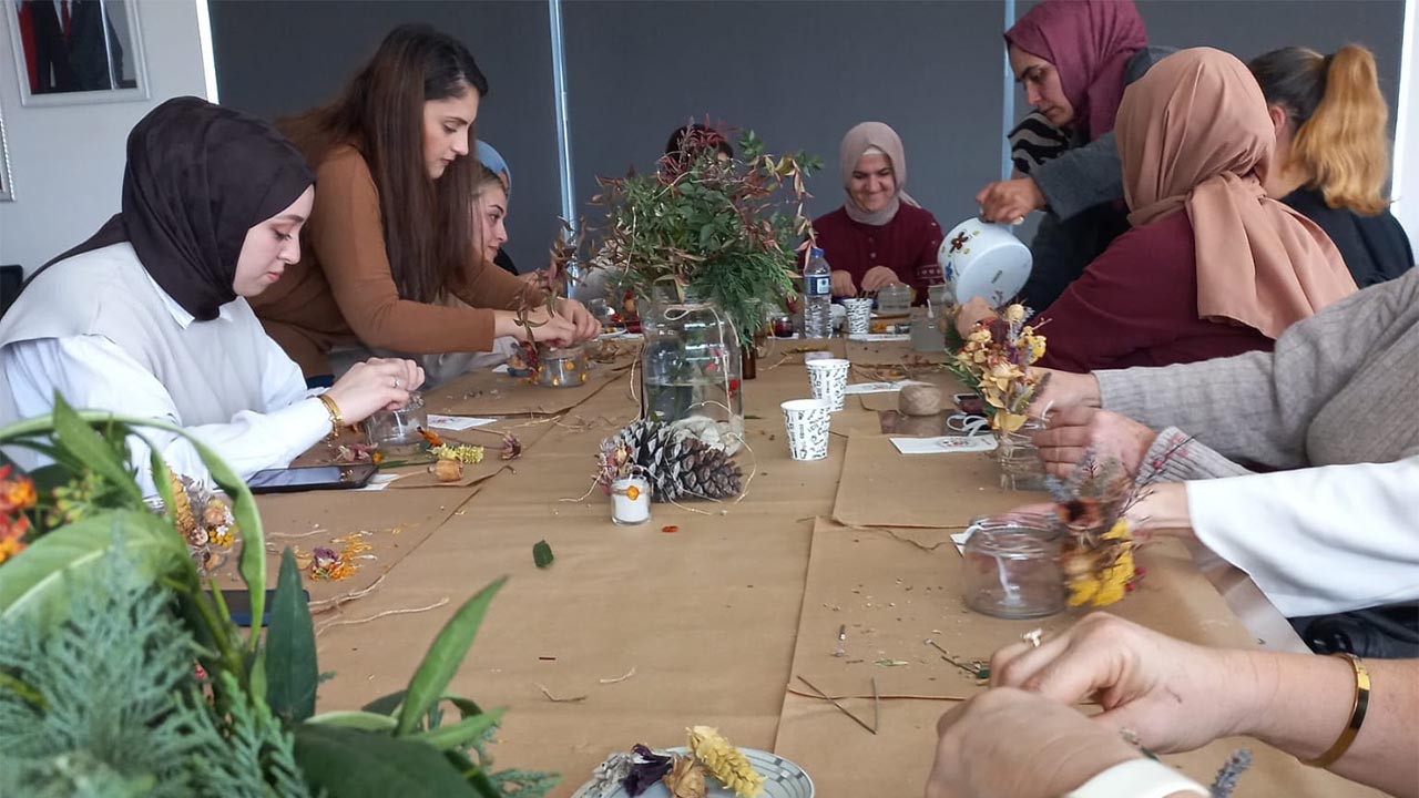 Yalova Altinova Belediye Mum Bitki Atolye Kadin (1)