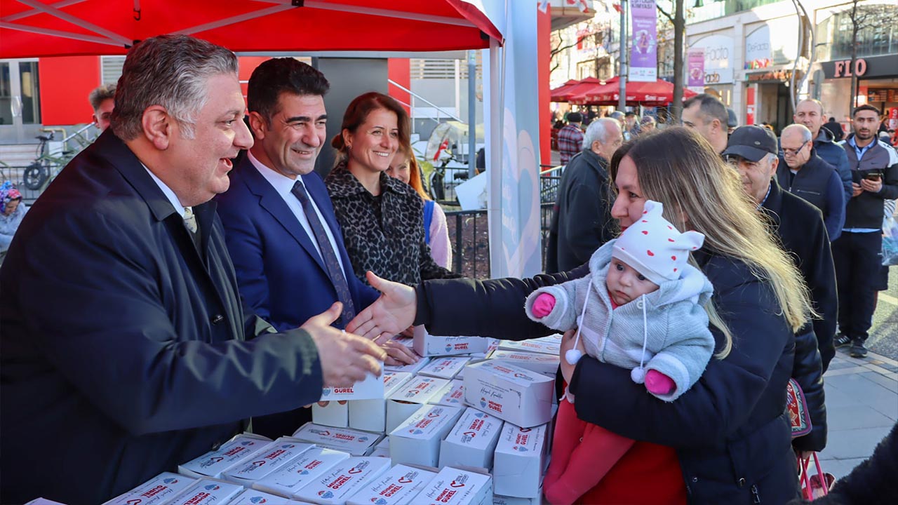 Yalova Belediye Baskan Regaip Kandil Simit Dagitim (2)