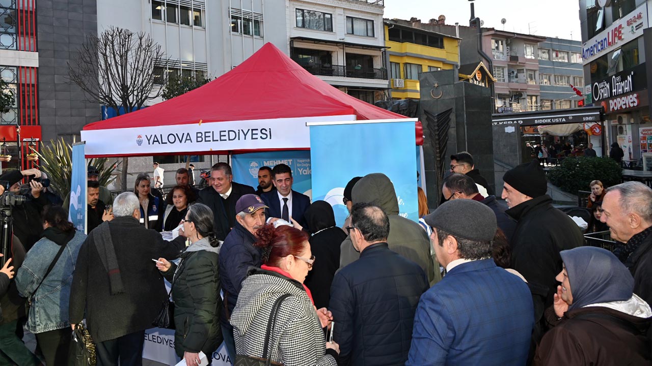 Yalova Belediye Baskan Regaip Kandil Simit Dagitim (6)