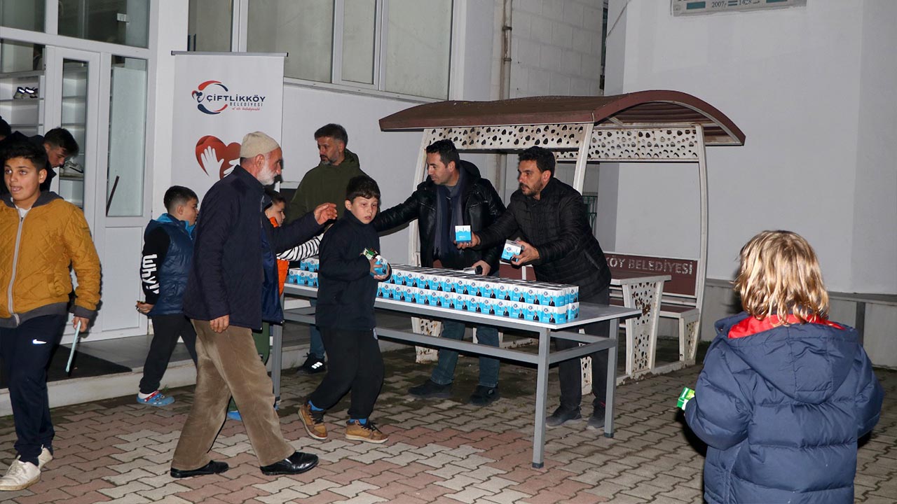 Yalova Ciftlikkoy Belediye Cami Kandil Simit Dagitim (4)