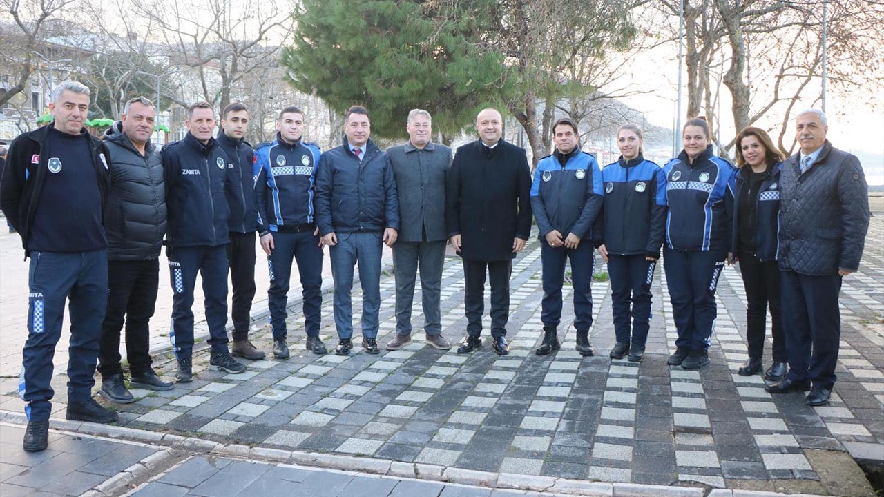 Yalova Cinarcik Belediye Baskan Personel Calisan Yeni Yil Kutlama Devlet Hastane (1)