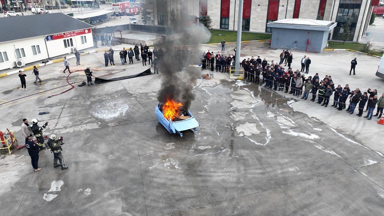 Yalova Kocaeli Itfaiye Egitim Elektrik Arac Yangin (4)