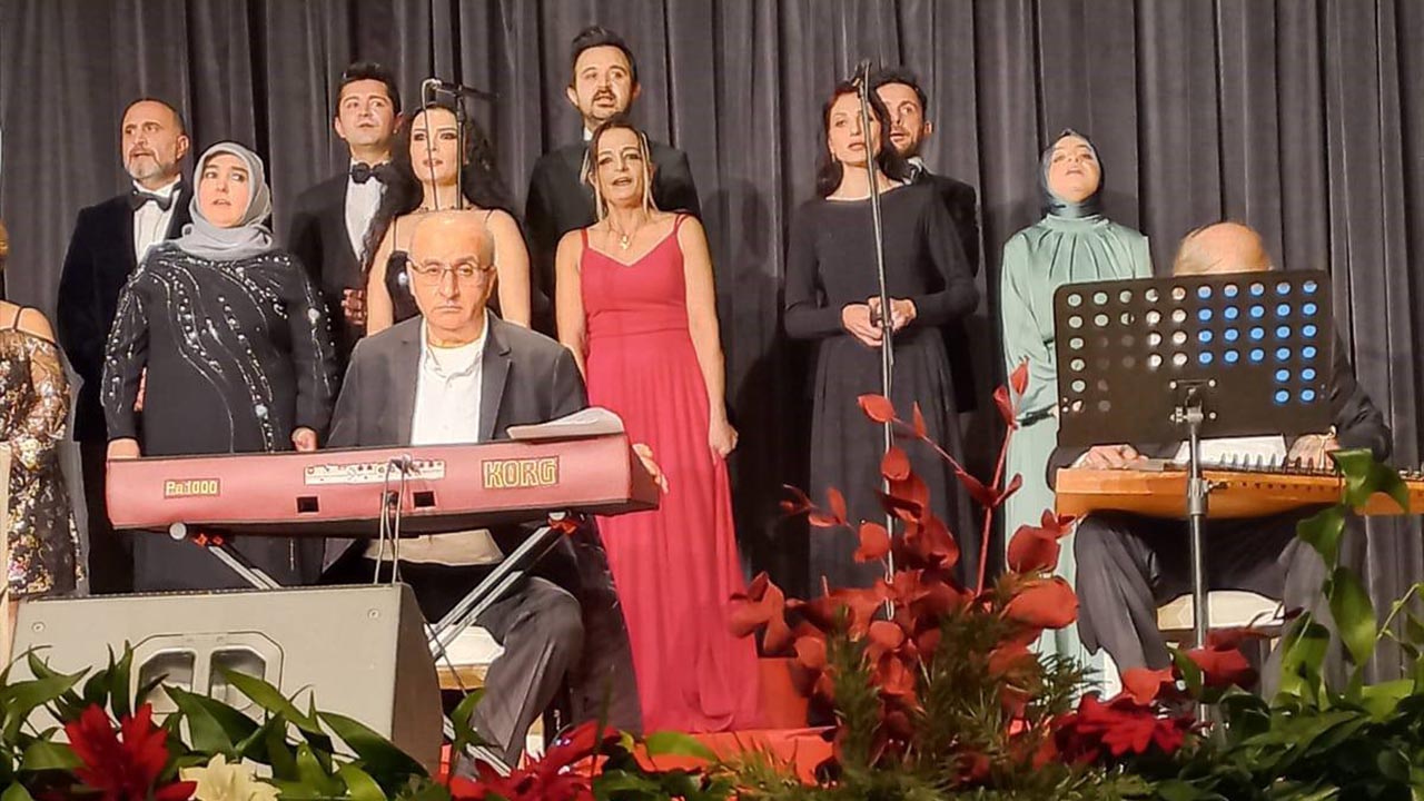 Yalova Meski Nagme Koro Sahne Turk Sanat Muzik (3)