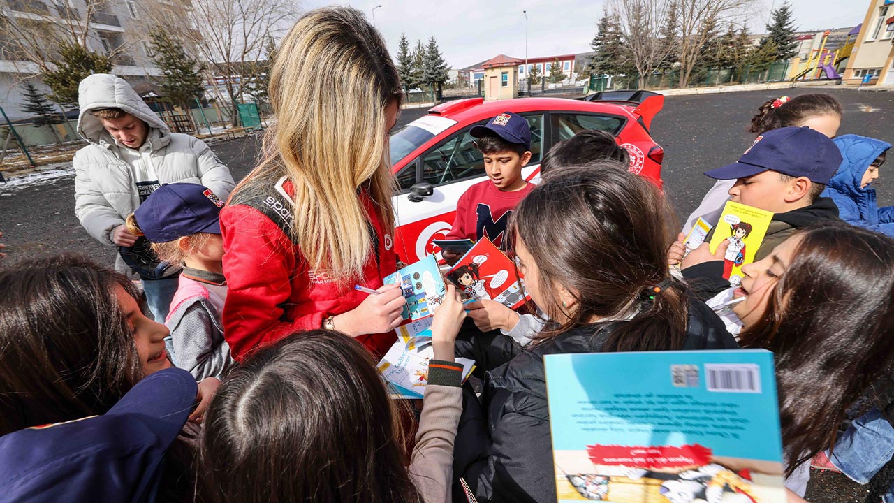 Yalova Turkiye Otomobil Sporlari Federasyon Tosfed Kadin Komisyon Veli Karne Ogrenci Sosyal Sorumluluk Proje (1)