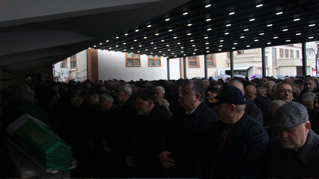 Yalova Universite Rektor Amca Vefaat Cenaze Toren (5)