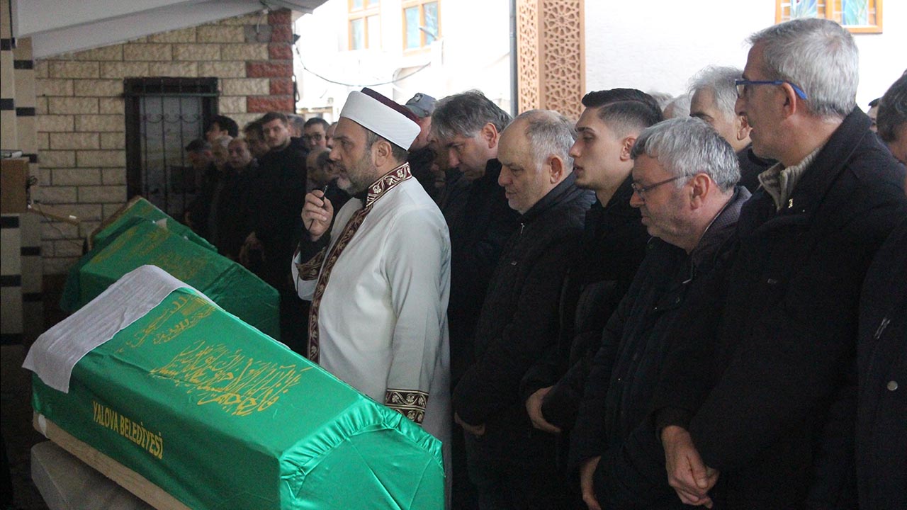 Yalova Universite Rektor Amca Vefaat Cenaze Toren (6)