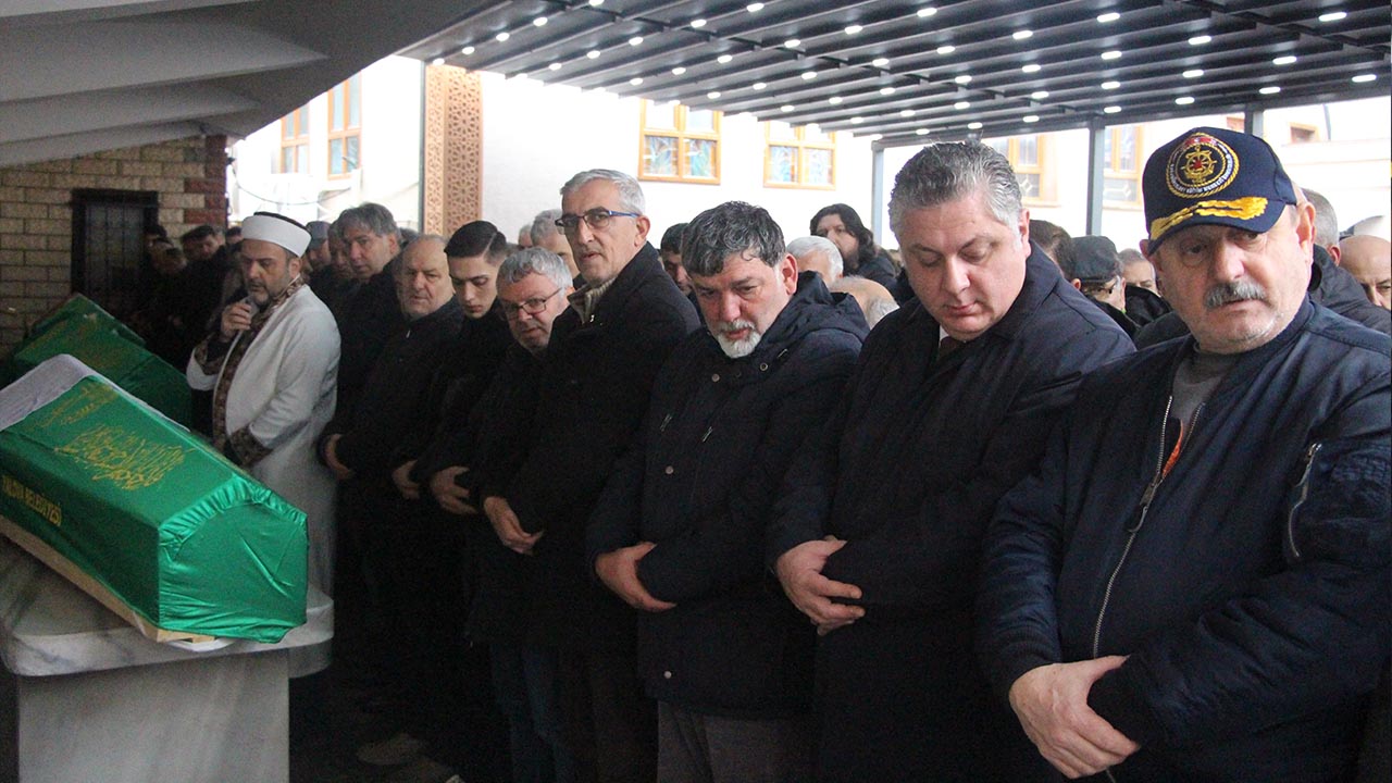 Yalova Universite Rektor Amca Vefaat Cenaze Toren (8)