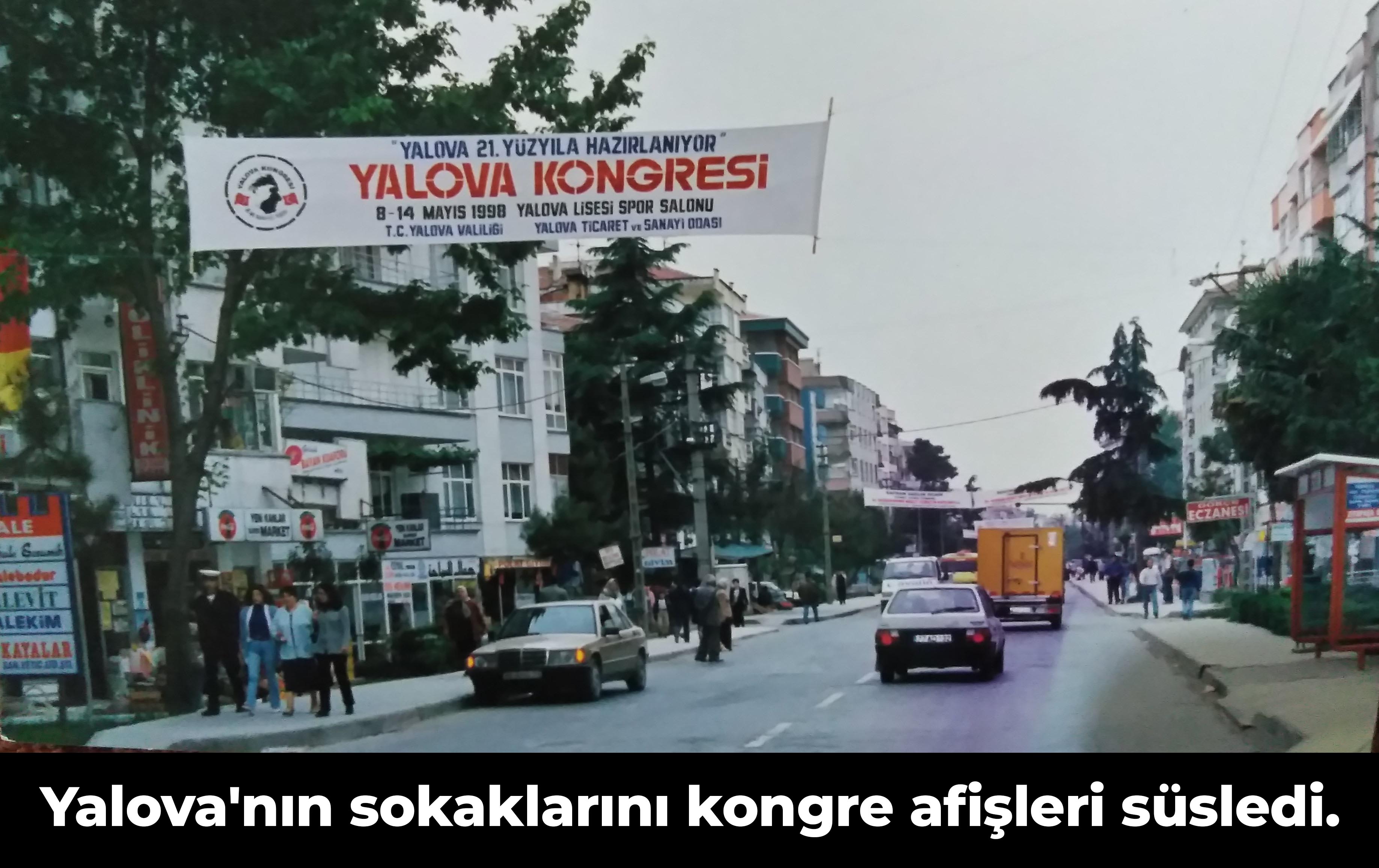 Foto 1 Yalova'nın Sokaklarını Kongre Afişleri Süsledi.