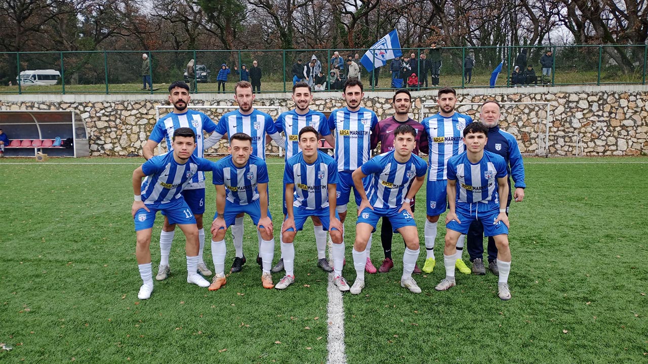 Yalova Akkoyspor Uvezpinarspor Futbol Mac (2)