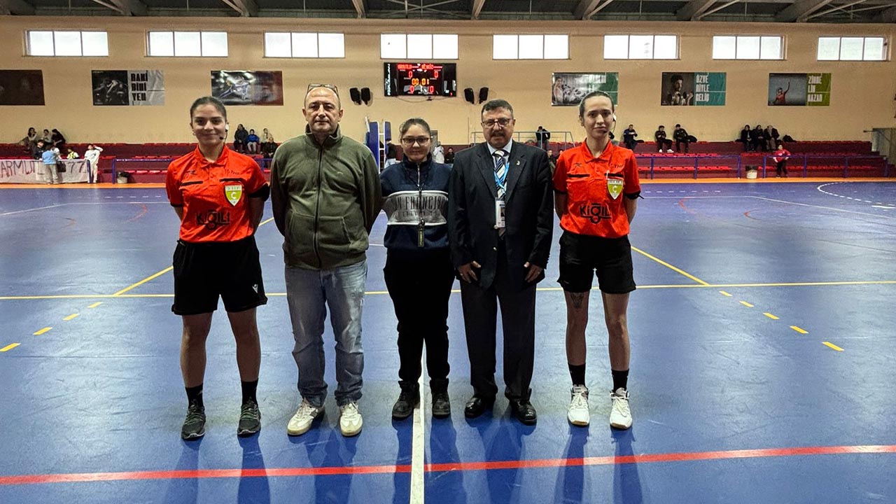 Yalova Armutlu Belediyespor Hentbol Ornek Olmaya Devam Ediyor (2)