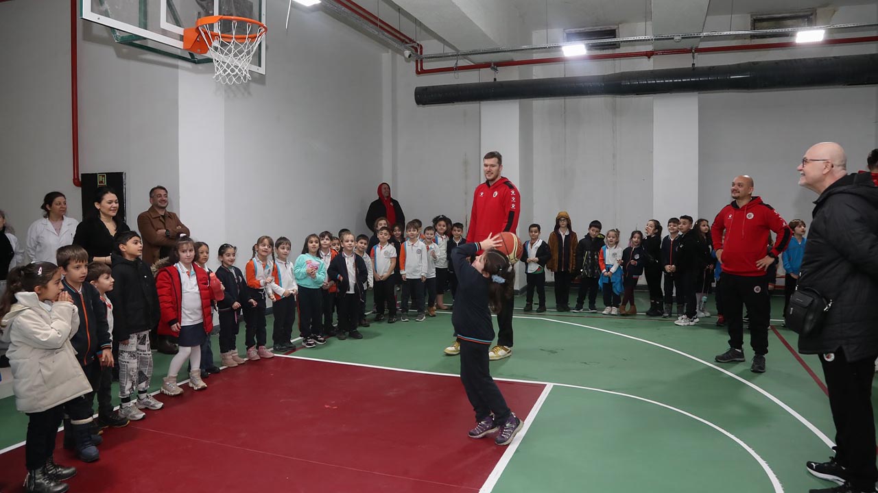 Yalova Basketbol Minikler Dev Adamlar Yalovaspor (1)