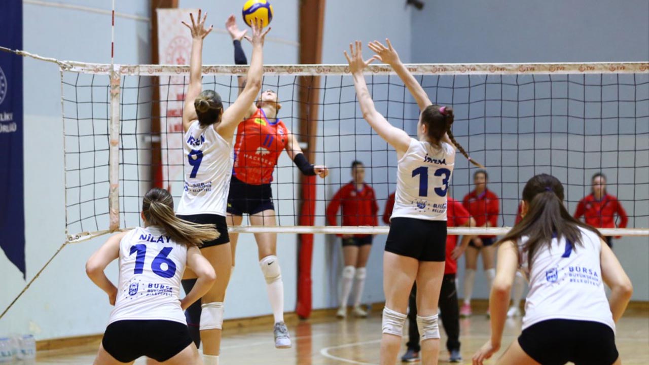 Yalova Ciftlikkoy Belediyespor Play Off Mucadele Voleybol (2)