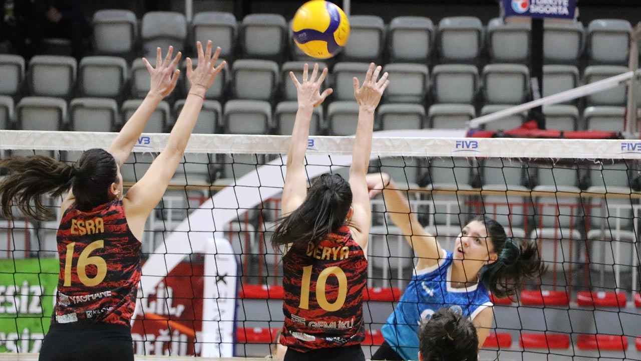 Yalova Ciftlikkoy Belediyespor Voleybol Sultanlar Maglubiyet (4)