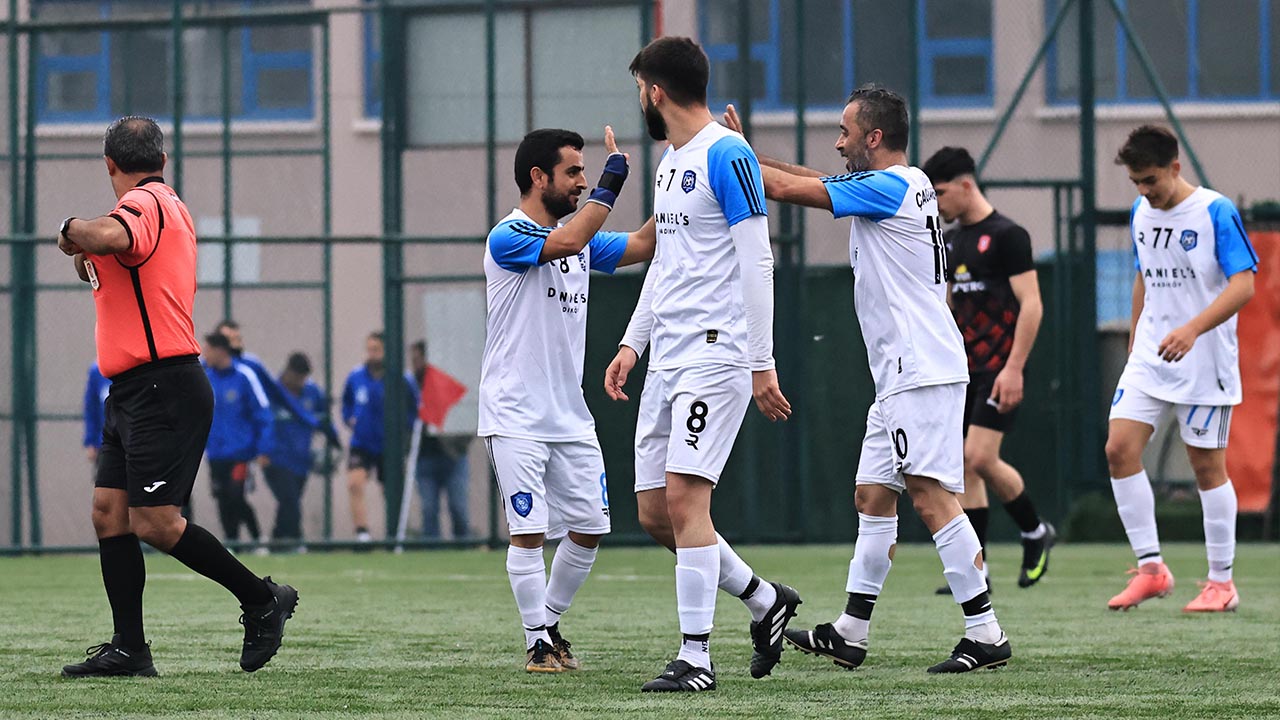 Yalova Amator Lig Caglarspor Subasispor Farkli Galibiyet (1)