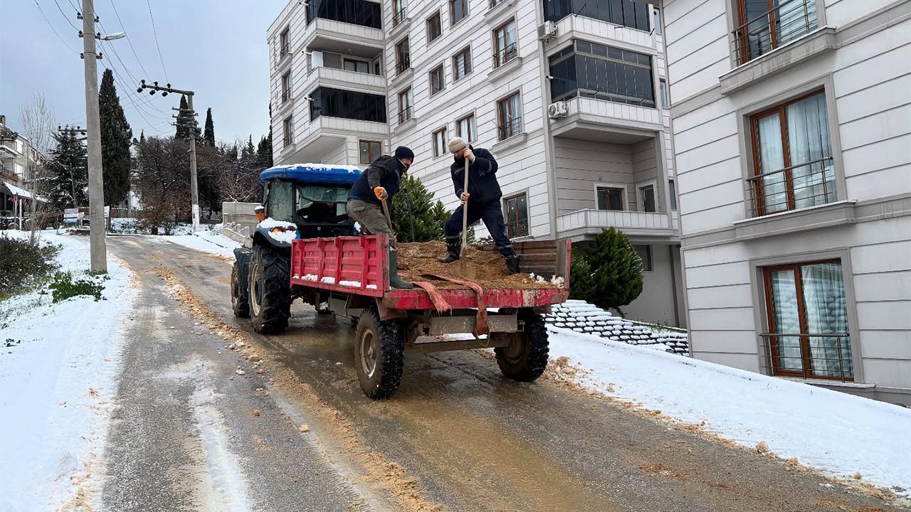 Yalova Armutlu Belediye Kar Kureme Calisma (1)