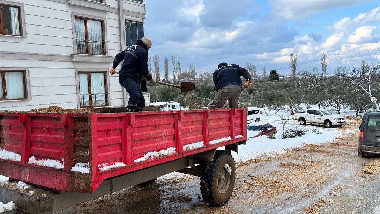 Yalova Armutlu Belediye Kar Kureme Calisma (2)