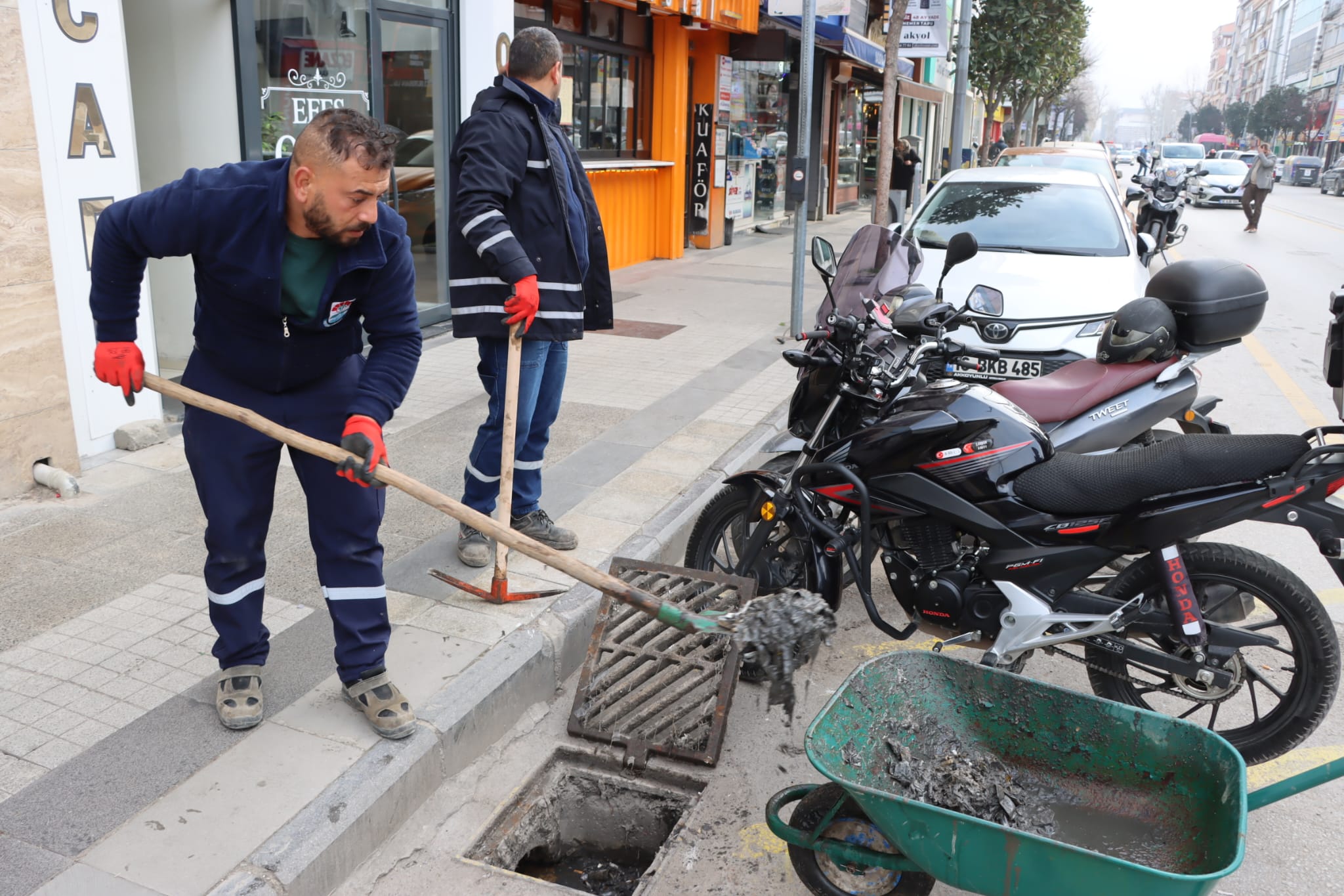 Yalova Belediye Ekip Mazgal Temizlik (1)