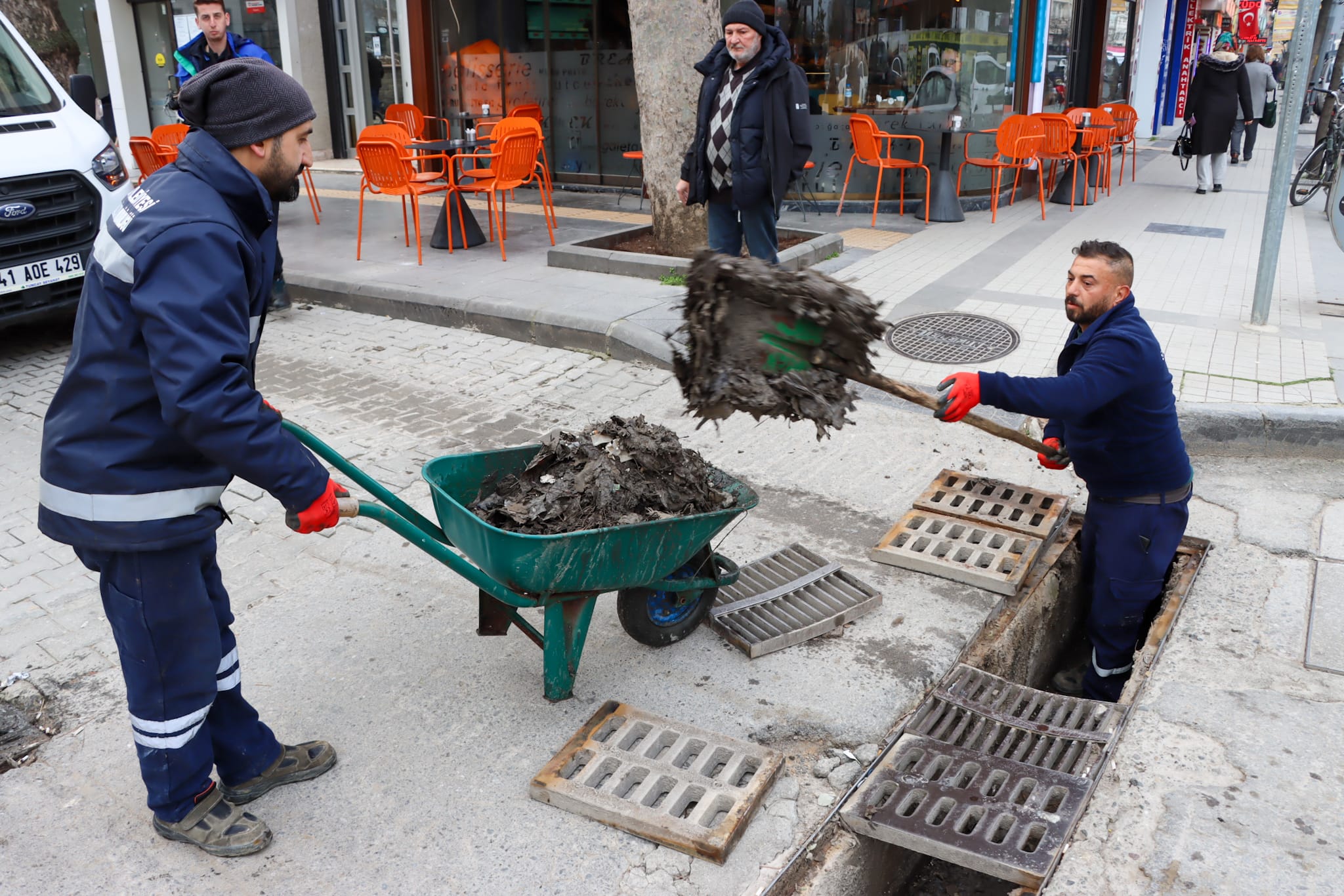 Yalova Belediye Ekip Mazgal Temizlik (3)