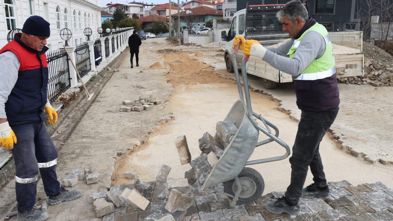 Yalova Belediye Fen Isleri Baglarbasi Adnan Menderes Yokl Bakim Onarim Calisma (4)