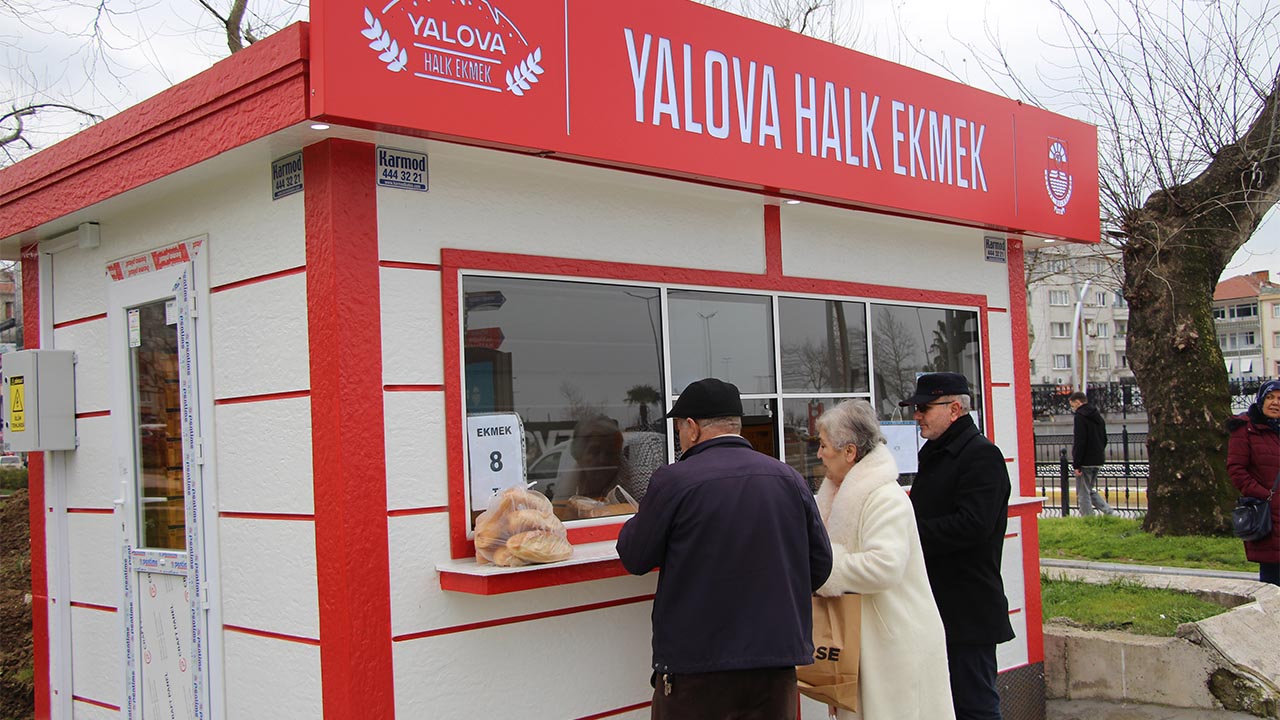 Yalova Belediye Sosyal Belediyecilik Halk Ekmek Bufe Beyaz Kepek Ekmek Satis Vatandas Ilgi (4)